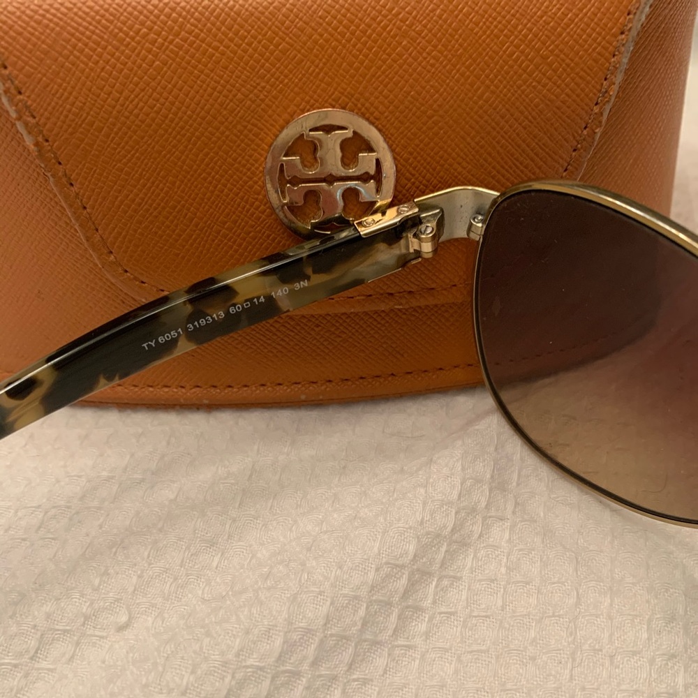 Tory Burch Aviator Sunglasses - Picture 3 of 4